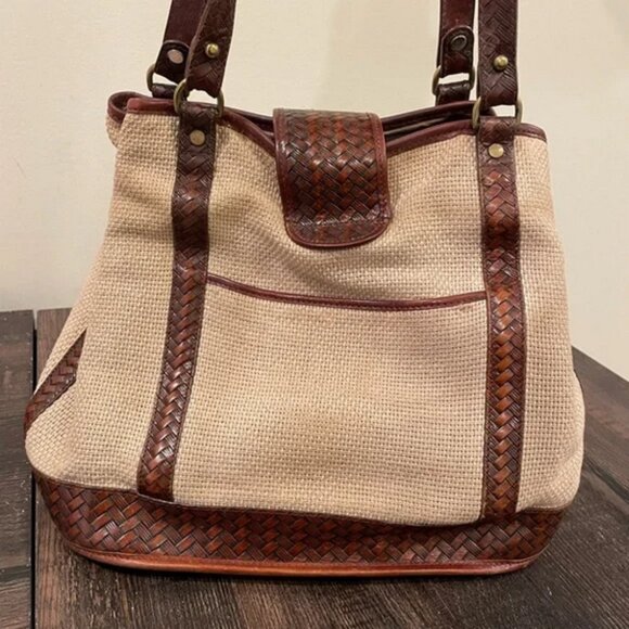 Vintage Brahmin Harbor khaki woven shoulder bag with brown leather trim handles - Picture 5 of 12